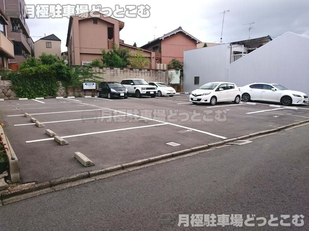 名古屋市昭和区鶴舞4-1001の月極駐車場1